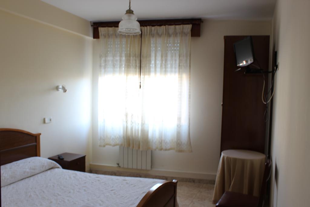 Hotel O Cruceiro Puentedeume Habitación foto